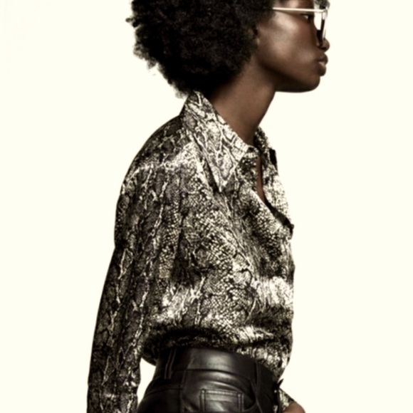 ZARA A Sexy, satiny, silky, snake print statement shirt with collar & cuffs ❣️ - Picture 7 of 8